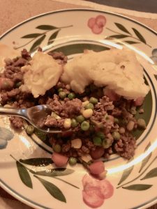 Alton Brown recipe Shepherd's pie shepherd ground beef peas carrots onion mashed potatoes griswold iron mountain vintage antique chicken pan skillet fryer fry