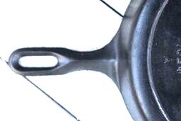 Cast iron Iron Mountain (by Griswold) distinctive handle shape. 