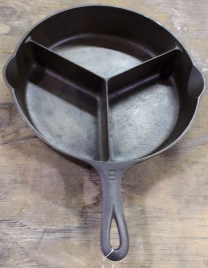 Vintage Griswold cast iron All in One Dinner Skillet with separator attached pattern 1008 pan size 8