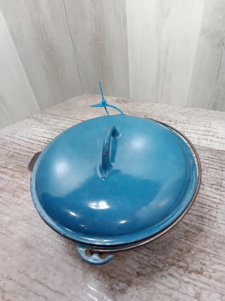 Sold at Auction: Large Cast Iron Dutch Oven