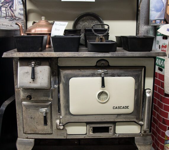 cascade cast iron stove o'neil museum collection antique vintage