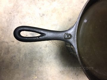 Rare Lodge no-notch 3 pour spout antique vintage cast iron skillets, top of handle raised 8